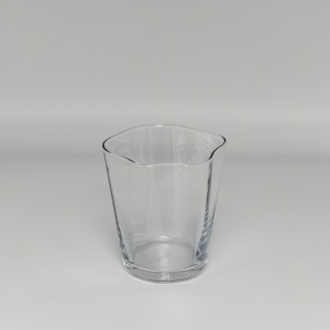 SET OF 4 TUMBLERS WITH DIFFERENT COLORS