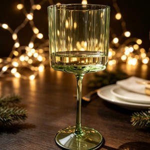 Green Spray-colored Wine Glass